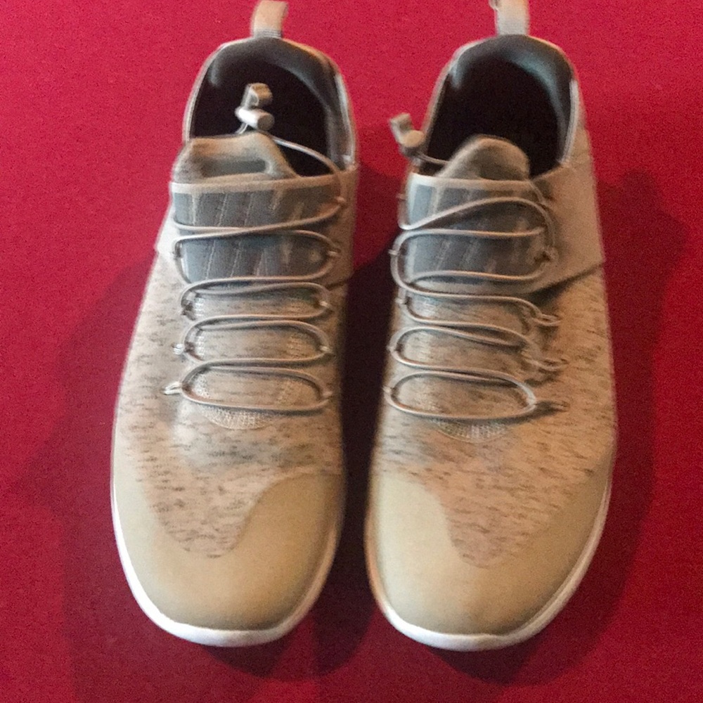 Men’s Nike shoes no tie shoe laces